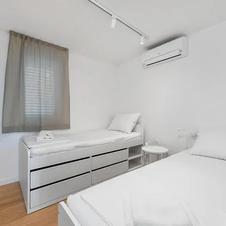 Apartment Ames Komiza