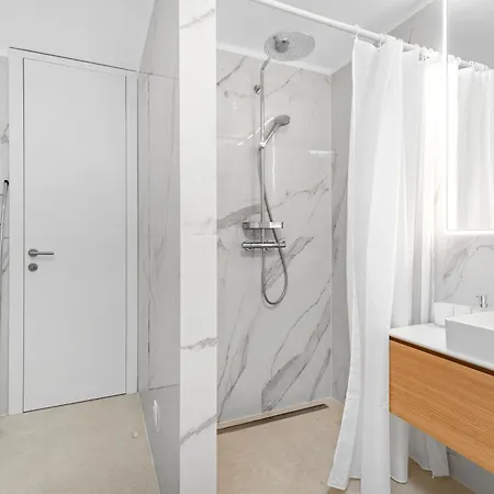 Ames Apartment *