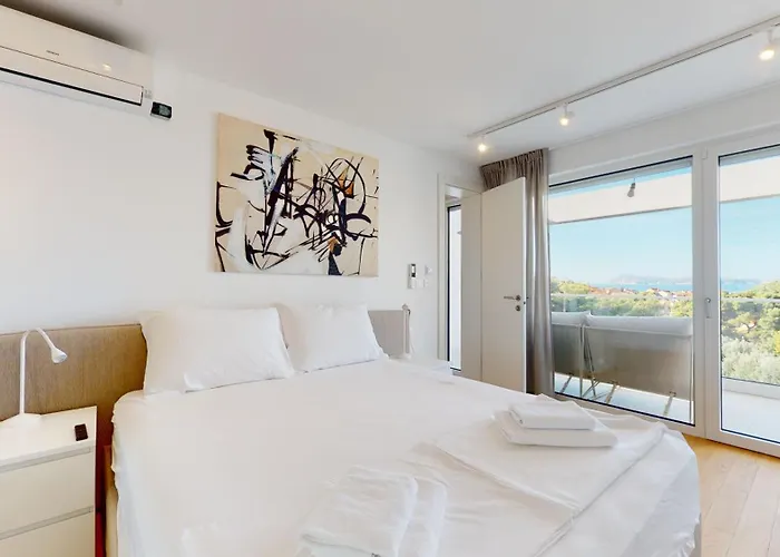 Апартаменты Ames Комижа